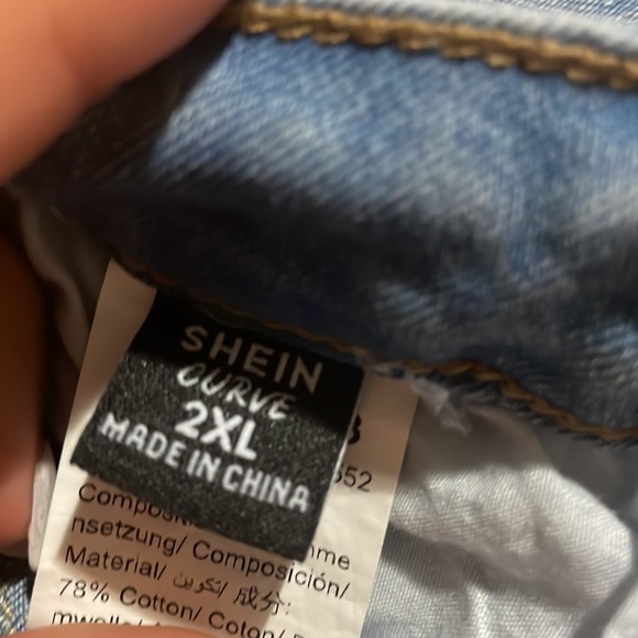 Plus High Waist Raw Hem Flare Leg jeans - Picture 4 of 5